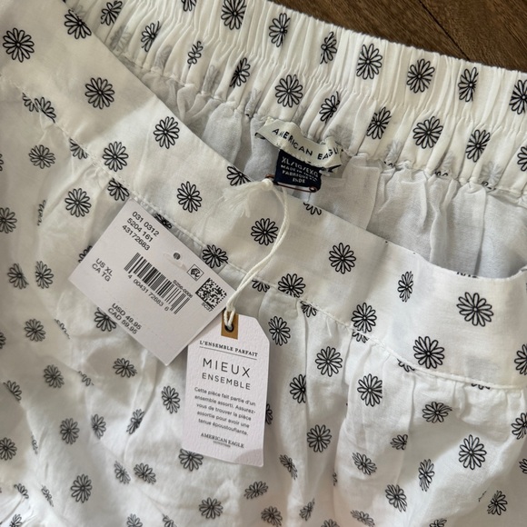 American Eagle White Ruffle Skirt with Floral Pattern - Picture 2 of 2